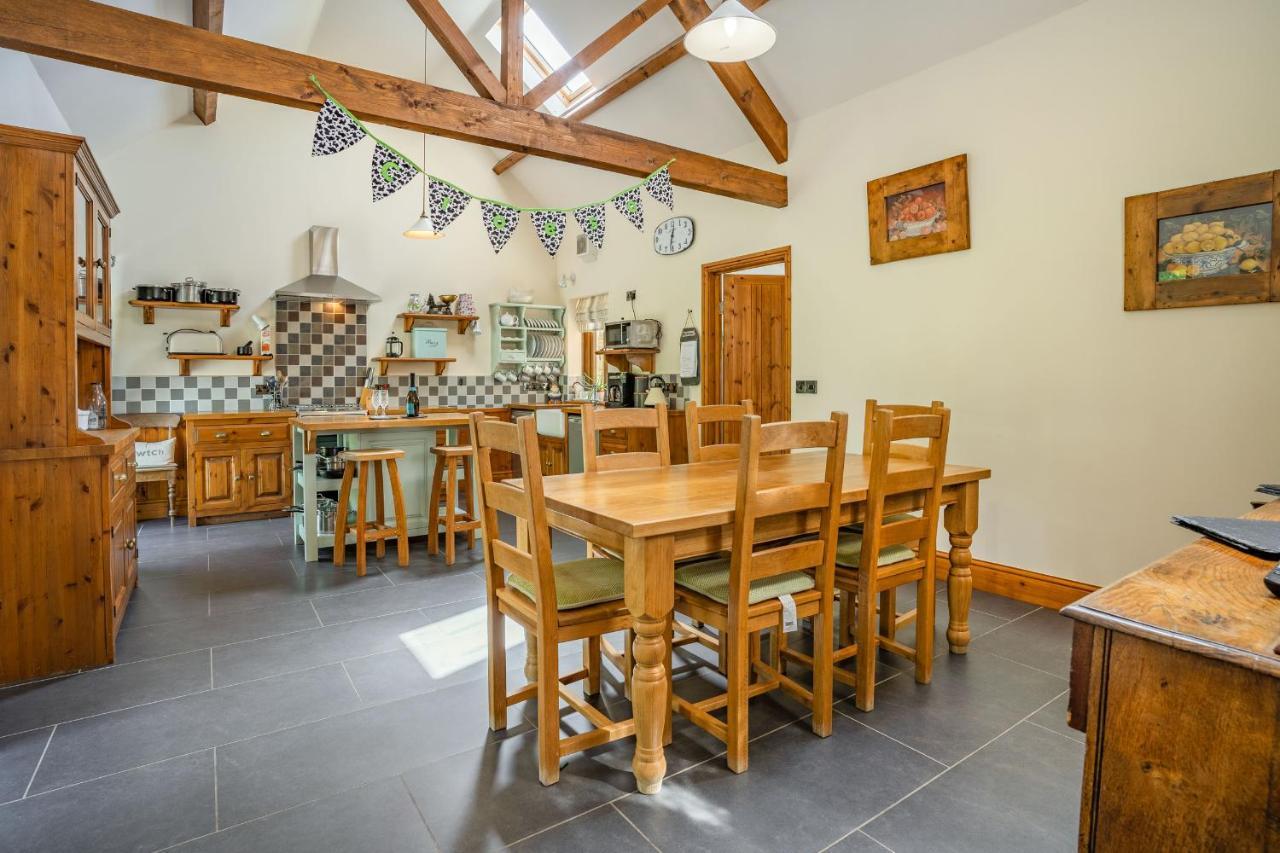 Ysgubor Hir Villa Llanedy Eksteriør bilde