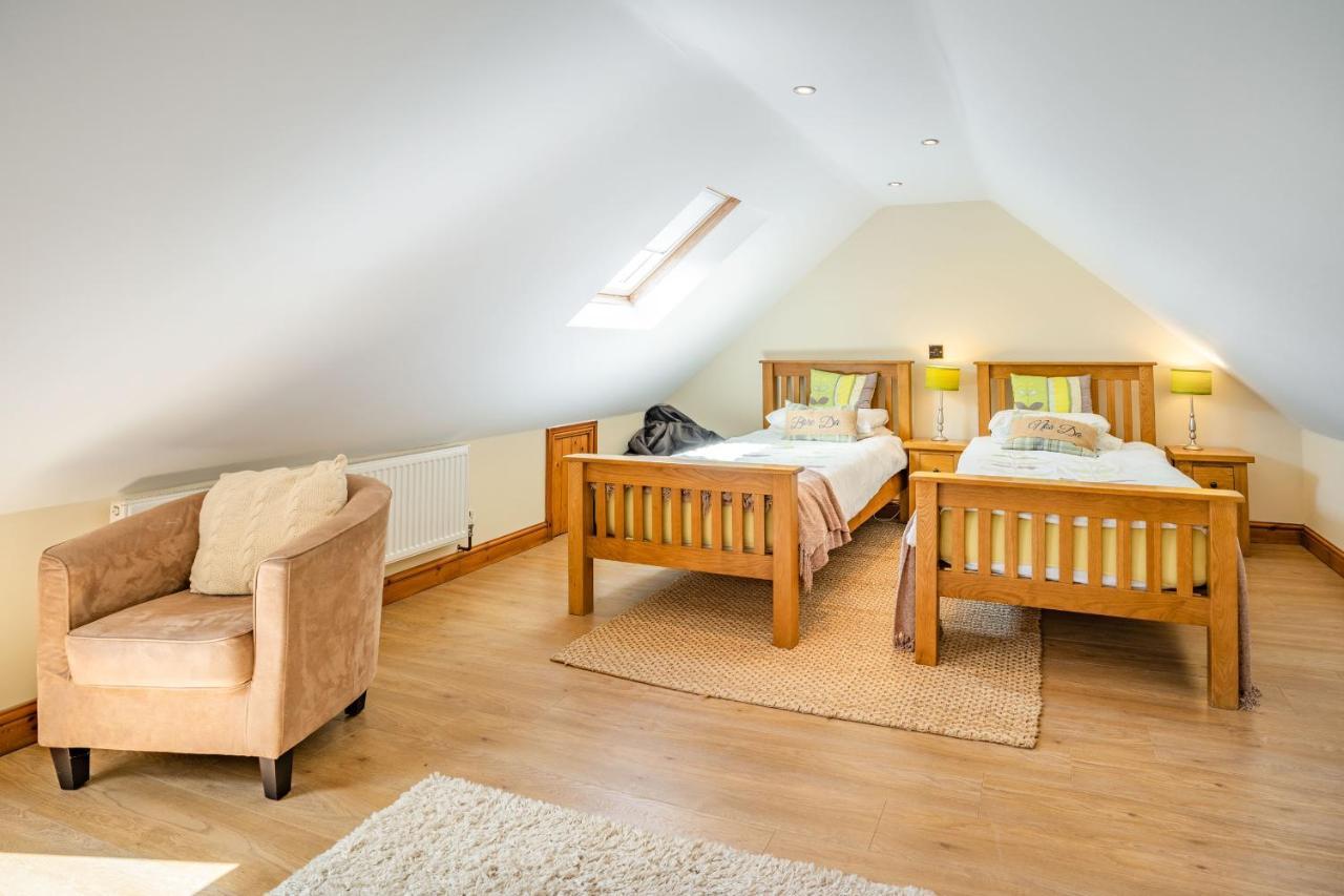 Ysgubor Hir Villa Llanedy Eksteriør bilde