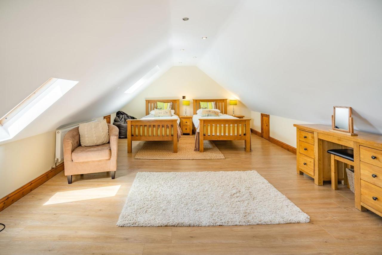 Ysgubor Hir Villa Llanedy Eksteriør bilde