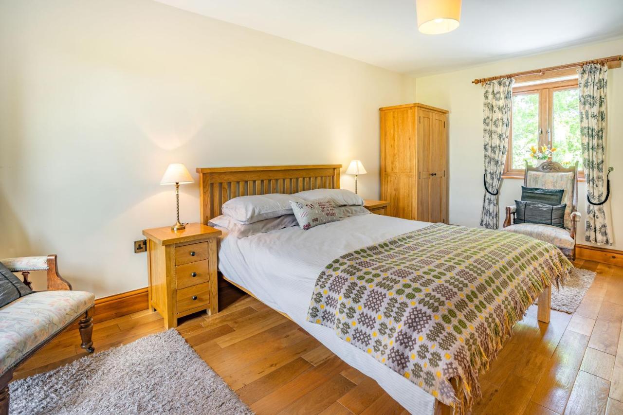 Ysgubor Hir Villa Llanedy Eksteriør bilde
