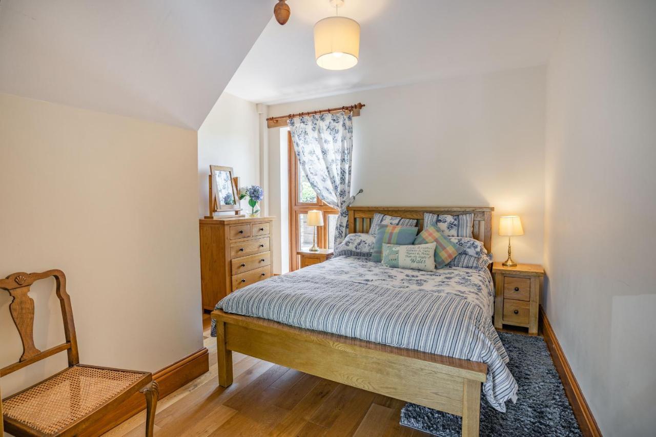 Ysgubor Hir Villa Llanedy Eksteriør bilde