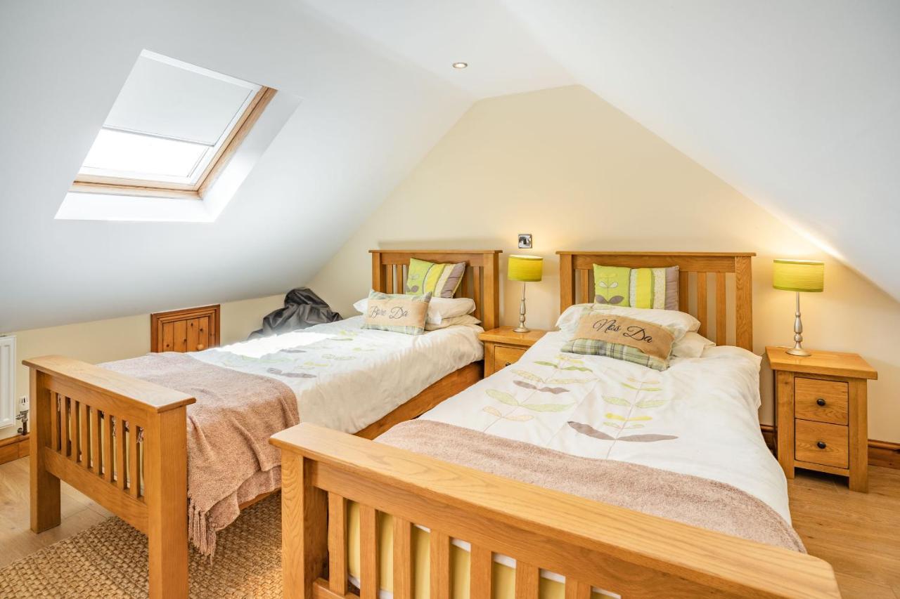 Ysgubor Hir Villa Llanedy Eksteriør bilde